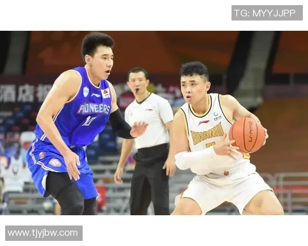 聚焦重庆篮球队的灵活战术与团队协作提升竞技水平的探讨